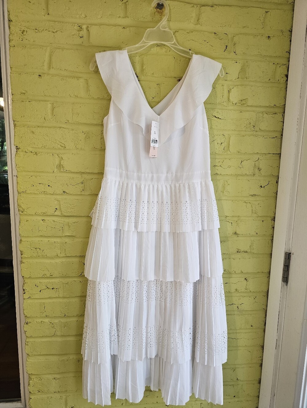 Banana Republic Laser Cut White V-Neck Tiered Ruffle Maxi Dress - Picture 4 of 8